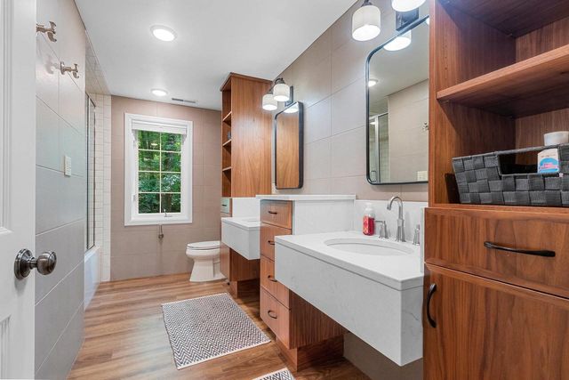 2490 DEERPATH DRIVE, Green Bay, WI 54302