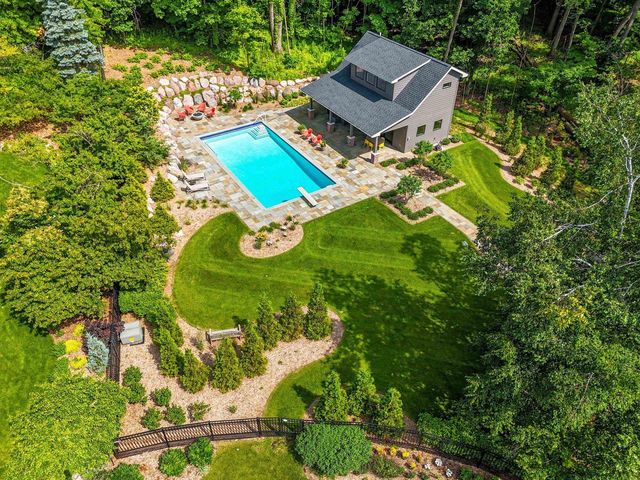 2490 DEERPATH DRIVE, Green Bay, WI 54302