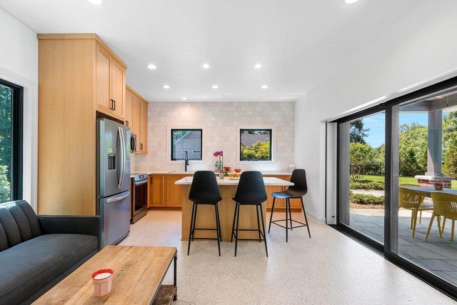 2490 DEERPATH DRIVE, Green Bay, WI 54302