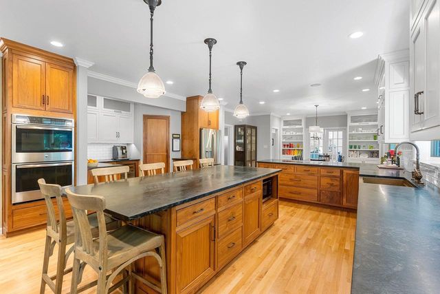 2490 DEERPATH DRIVE, Green Bay, WI 54302