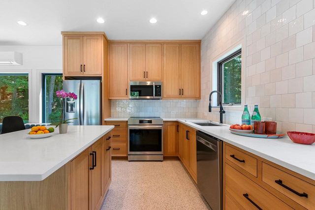 2490 DEERPATH DRIVE, Green Bay, WI 54302