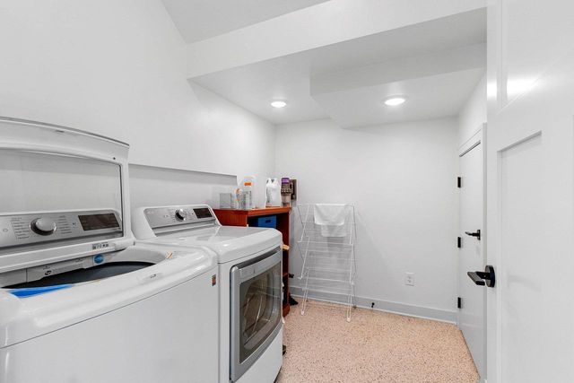 2490 DEERPATH DRIVE, Green Bay, WI 54302