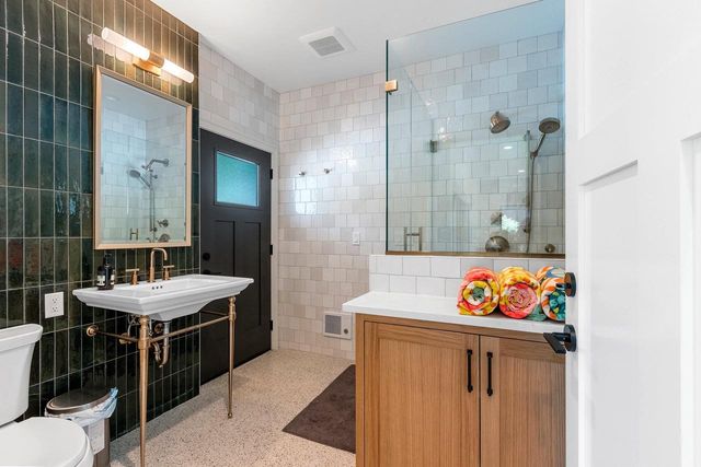 2490 DEERPATH DRIVE, Green Bay, WI 54302