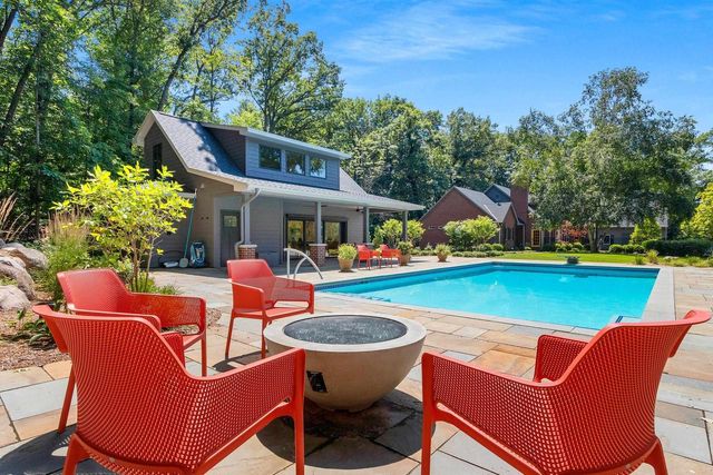 2490 DEERPATH DRIVE, Green Bay, WI 54302