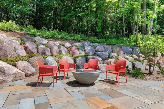 2490 DEERPATH DRIVE, Green Bay, WI 54302