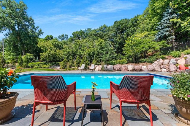 2490 DEERPATH DRIVE, Green Bay, WI 54302