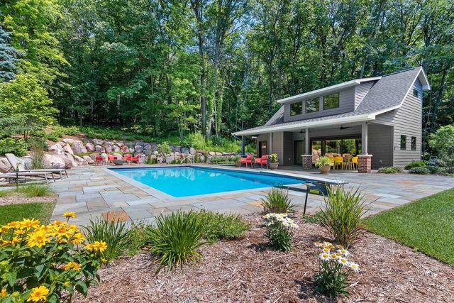 2490 DEERPATH DRIVE, Green Bay, WI 54302