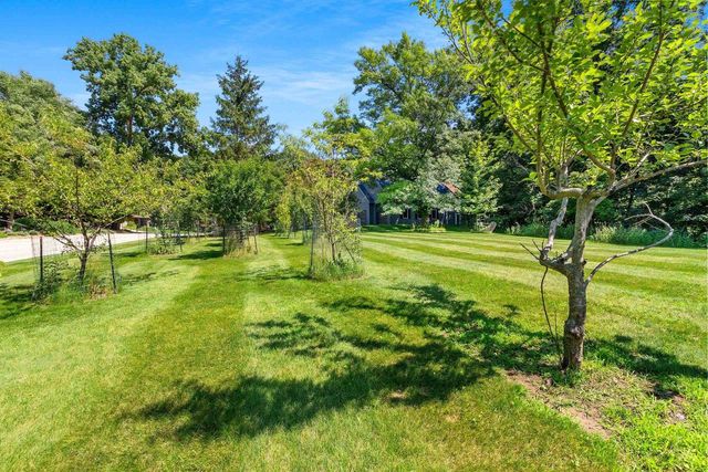 2490 DEERPATH DRIVE, Green Bay, WI 54302