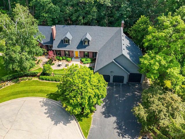 2490 DEERPATH DRIVE, Green Bay, WI 54302