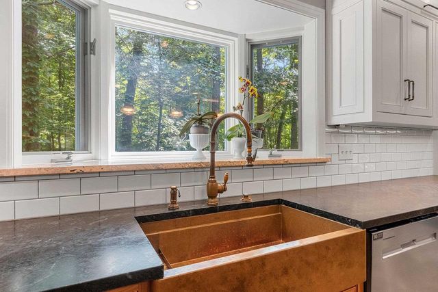 2490 DEERPATH DRIVE, Green Bay, WI 54302