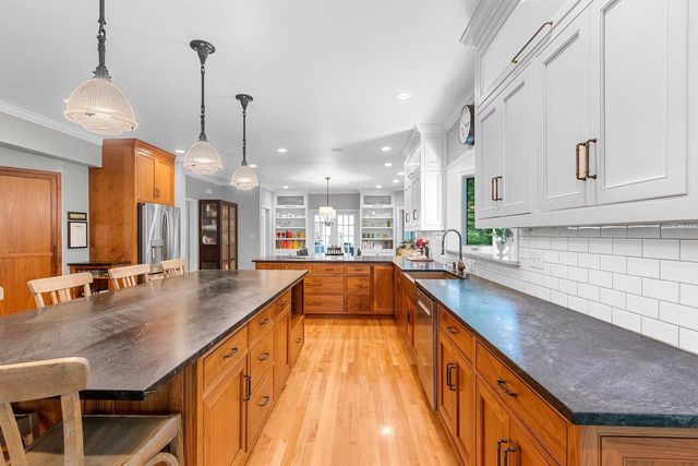 2490 DEERPATH DRIVE, Green Bay, WI 54302