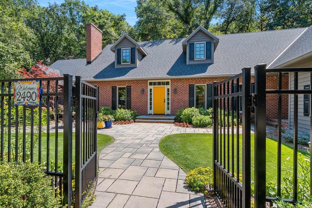 2490 DEERPATH DRIVE, Green Bay, WI 54302