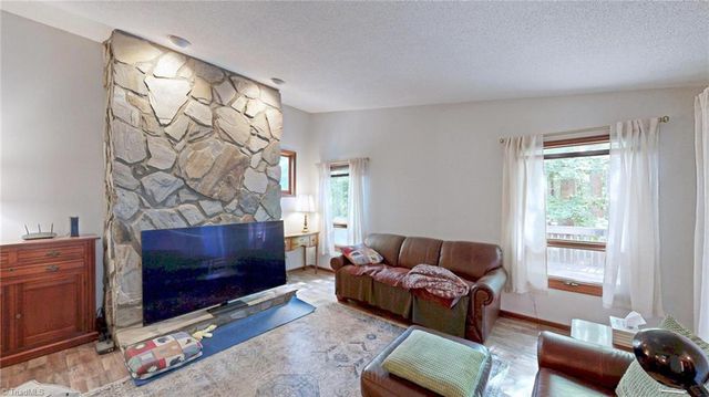 689 Barker Road, Winston-salem, NC 27107