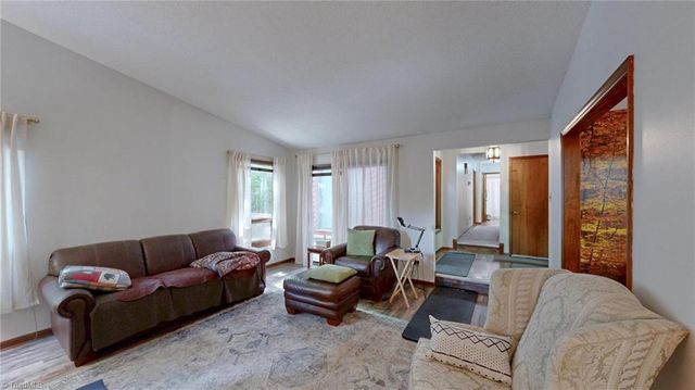 689 Barker Road, Winston-salem, NC 27107