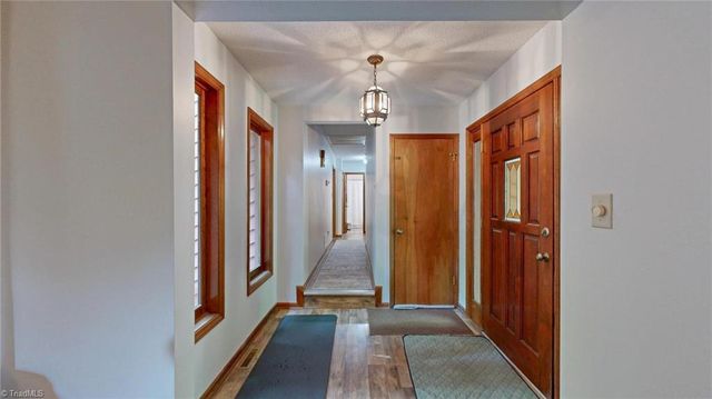689 Barker Road, Winston-salem, NC 27107