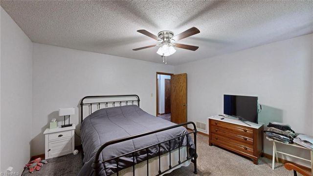 689 Barker Road, Winston-salem, NC 27107