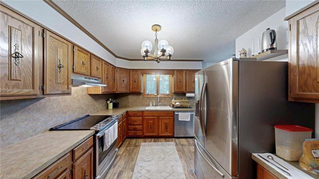 689 Barker Road, Winston-salem, NC 27107