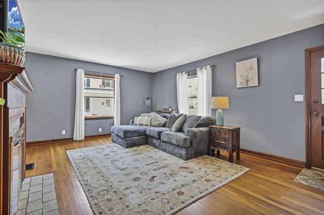 153 E Waterloo Street, Canal Winchester, OH 43110