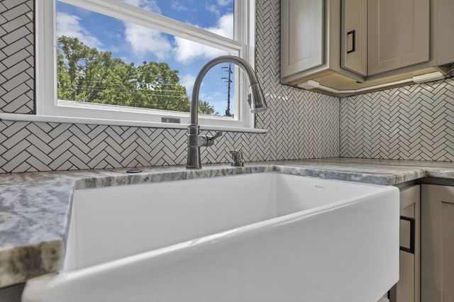 153 E Waterloo Street, Canal Winchester, OH 43110