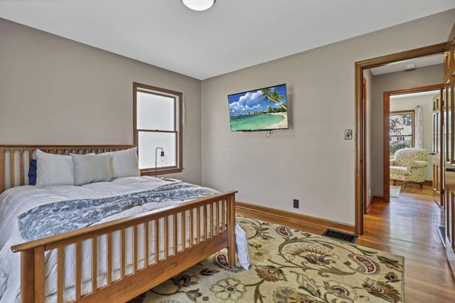 153 E Waterloo Street, Canal Winchester, OH 43110