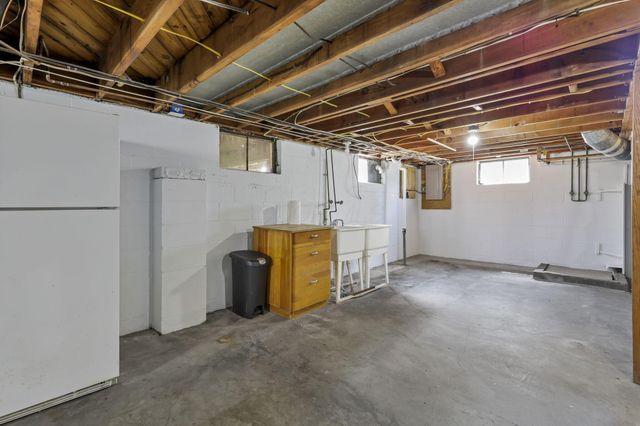 153 E Waterloo Street, Canal Winchester, OH 43110