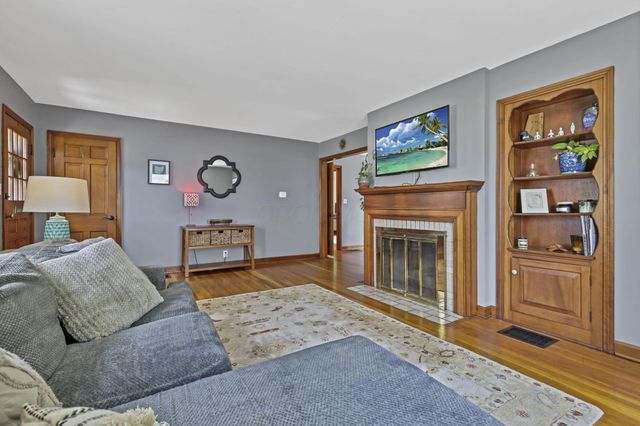 153 E Waterloo Street, Canal Winchester, OH 43110