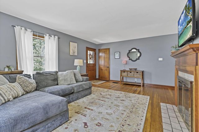 153 E Waterloo Street, Canal Winchester, OH 43110