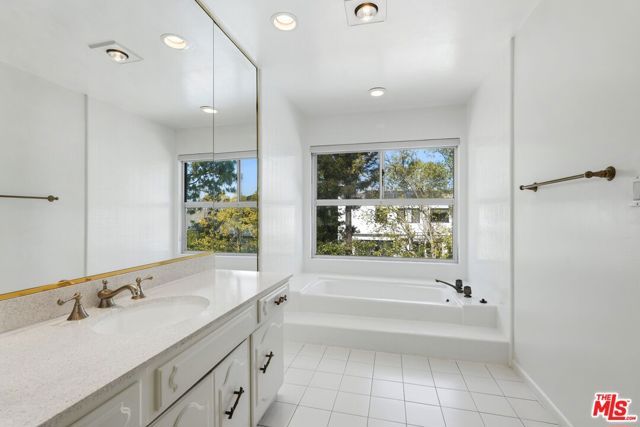 15509 Aqua Verde Drive, Los Angeles, CA 90077