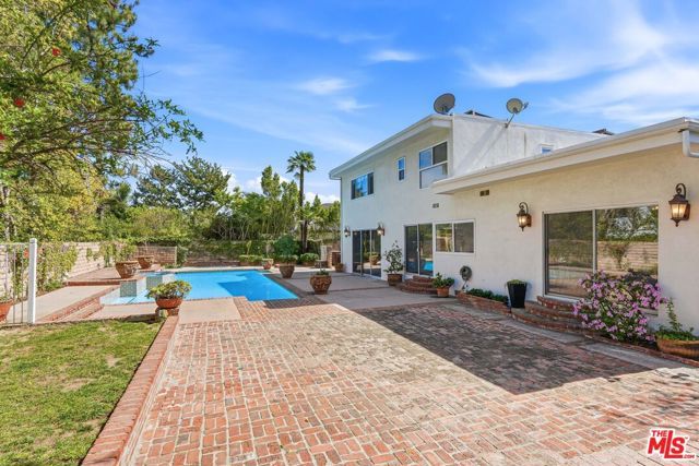 15509 Aqua Verde Drive, Los Angeles, CA 90077