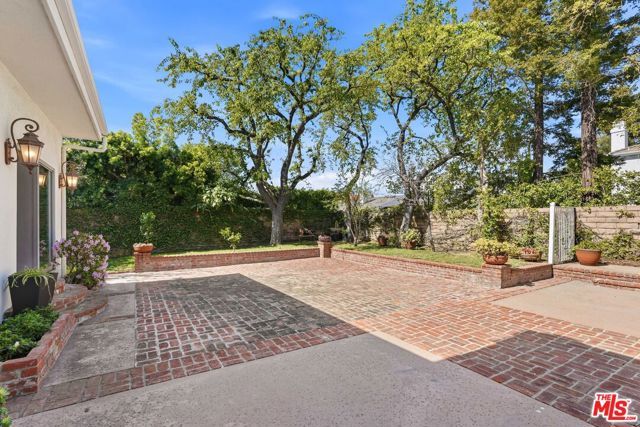 15509 Aqua Verde Drive, Los Angeles, CA 90077