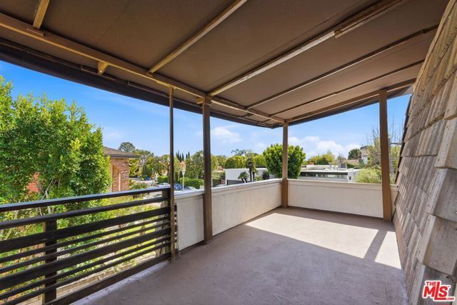 15509 Aqua Verde Drive, Los Angeles, CA 90077