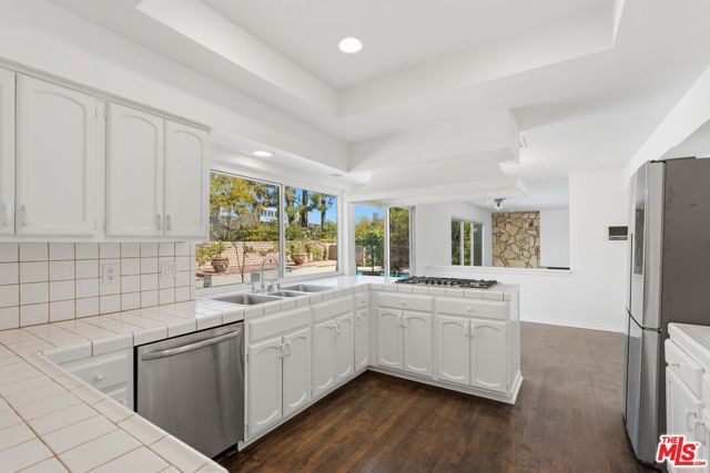 15509 Aqua Verde Drive, Los Angeles, CA 90077
