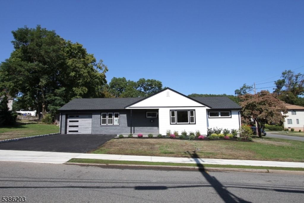 164 Greene Ave, Totowa Boro, NJ 07512