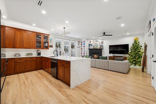 3746 N Fremont Street 1, Chicago, IL 60613