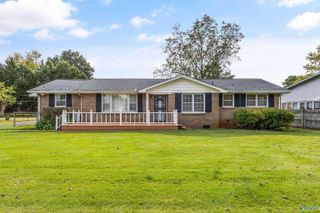 6411 Robinhood Lane NW, Huntsville, AL 35806