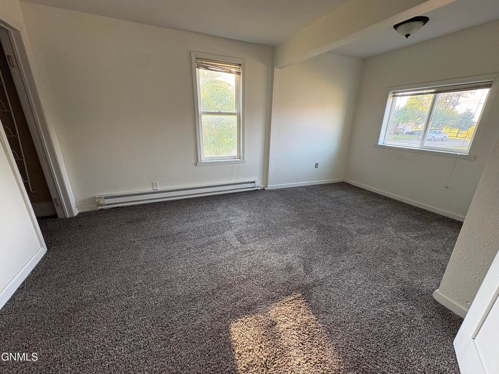 121 4th Street S, Ellendale, ND 58436 photo 4