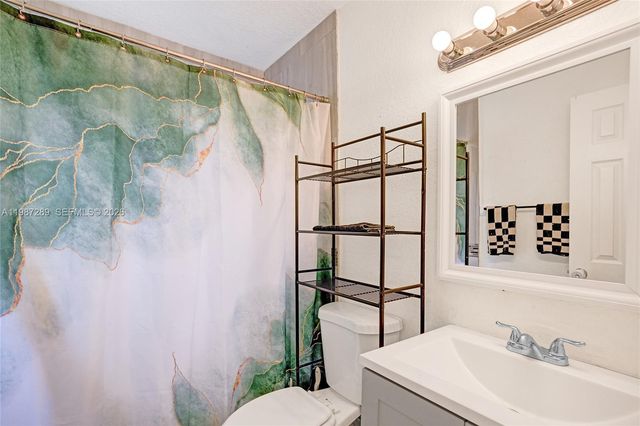 3320 NW 18th St, Lauderhill, FL 33311