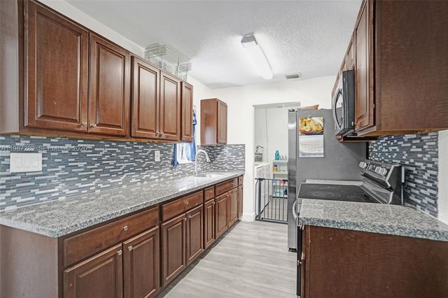 3320 NW 18th St, Lauderhill, FL 33311