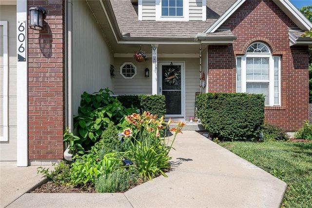 606 Briar Lane, Kearney, MO 64060