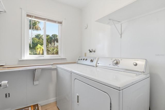 1050 N MIDIRON POINT, Crystal River, FL 34429