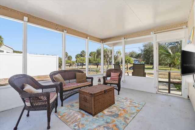 1050 N MIDIRON POINT, Crystal River, FL 34429