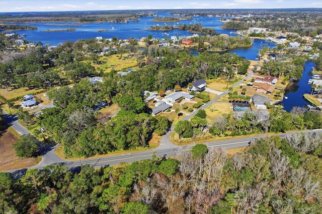 1050 N MIDIRON POINT, Crystal River, FL 34429