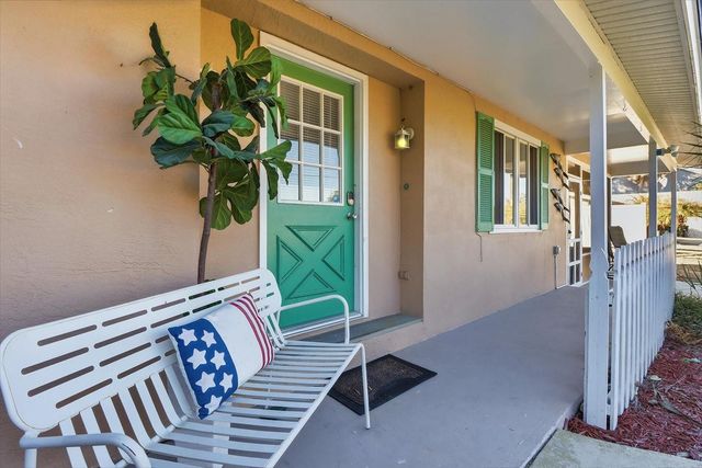 1050 N MIDIRON POINT, Crystal River, FL 34429