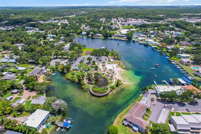 1050 N MIDIRON POINT, Crystal River, FL 34429