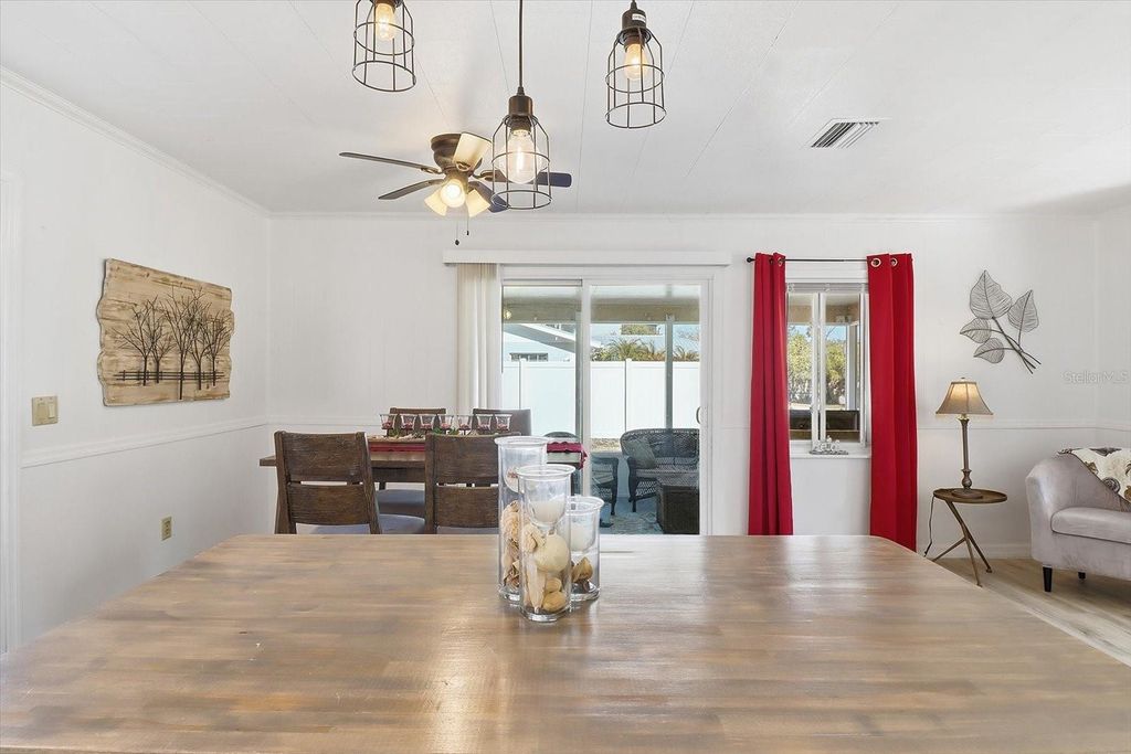 Image 17 of property listing at 1050 N MIDIRON POINT, Crystal River, FL 34429