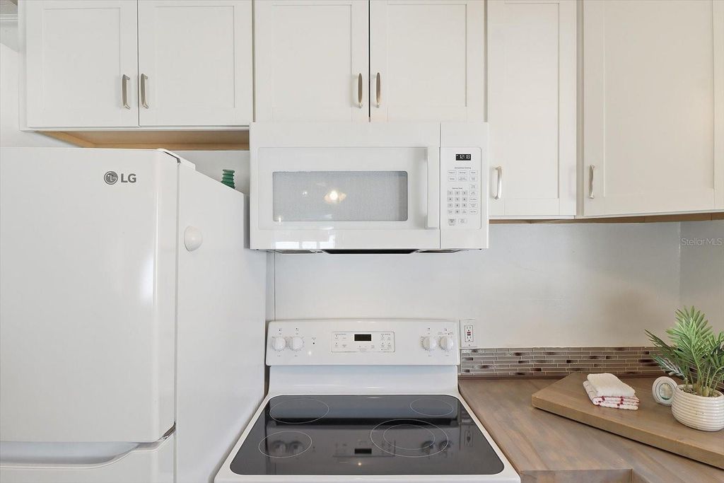 Image 18 of property listing at 1050 N MIDIRON POINT, Crystal River, FL 34429