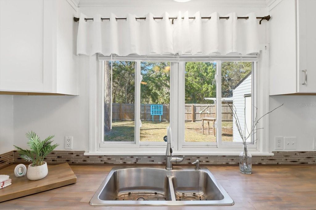 Image 19 of property listing at 1050 N MIDIRON POINT, Crystal River, FL 34429