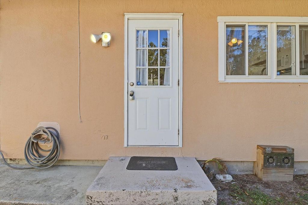 Image 33 of property listing at 1050 N MIDIRON POINT, Crystal River, FL 34429