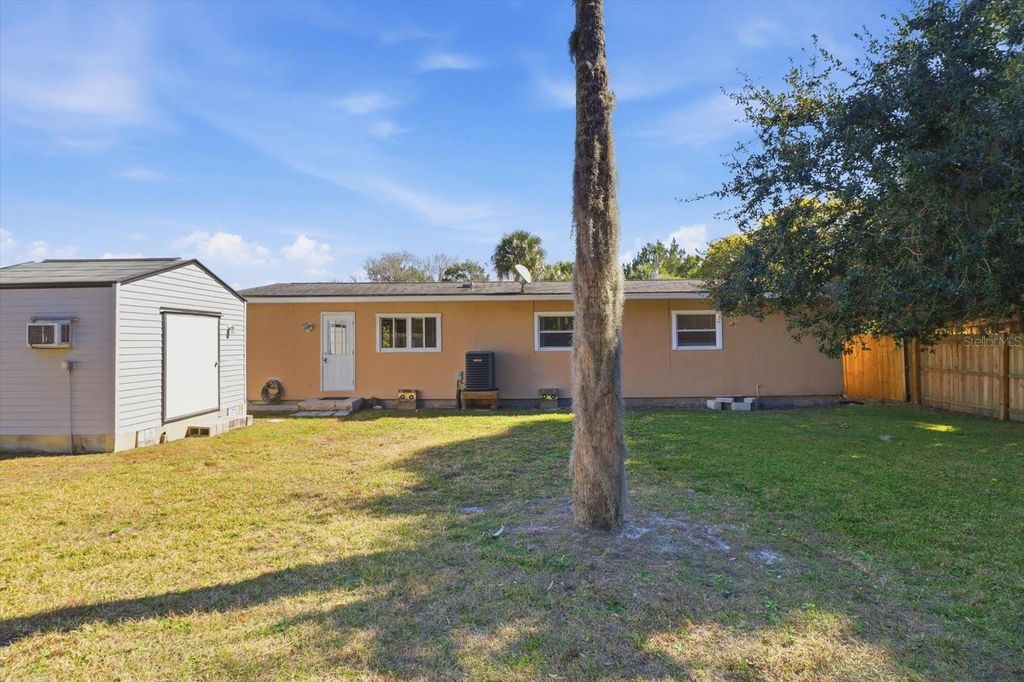 Image 38 of property listing at 1050 N MIDIRON POINT, Crystal River, FL 34429