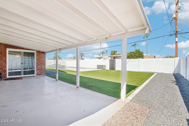 8512 E EDGEMONT Avenue, Scottsdale, AZ 85257